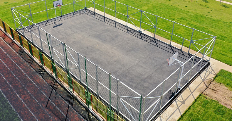 Hereke Sahil Parkındaki basketbol sahasında sona doğru