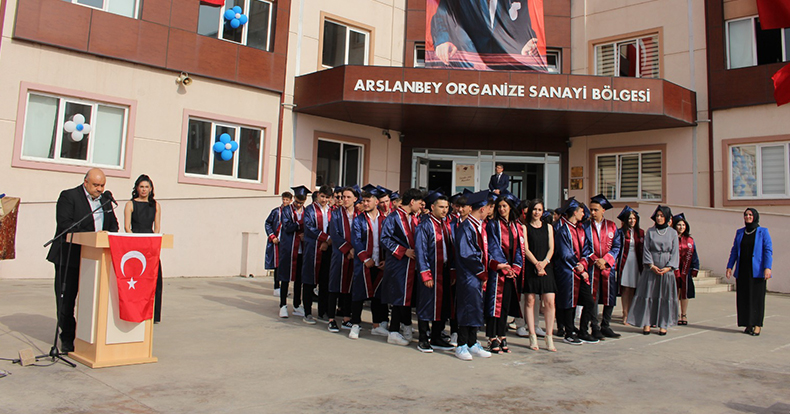 KOTO Lisesi’nden muhteşem mezuniyet töreni