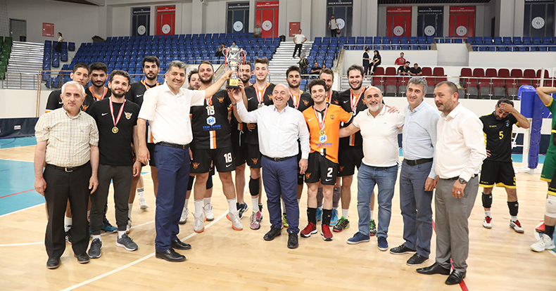 Darıca Voleybol Cup Turnuvasında madalyalar takdim edildi
