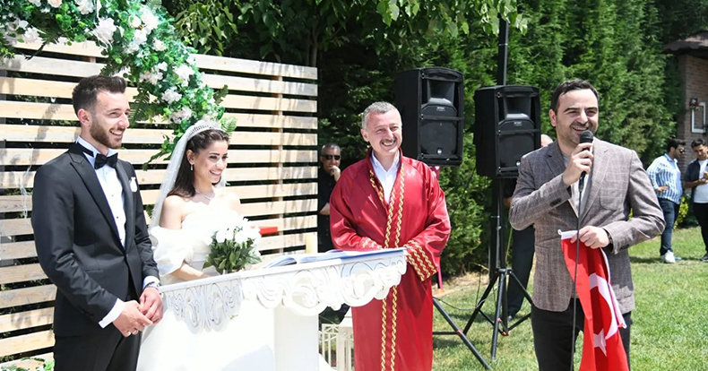 Başkan Özlü Dünya Evine Girenleri Yalnız Bırakmıyor