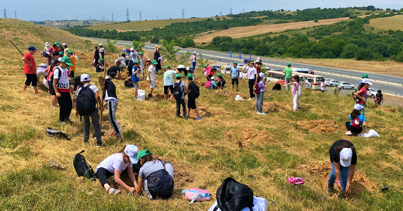 Sıfır Atık Ormanı’nda binlerce fidan toprakla buluştu