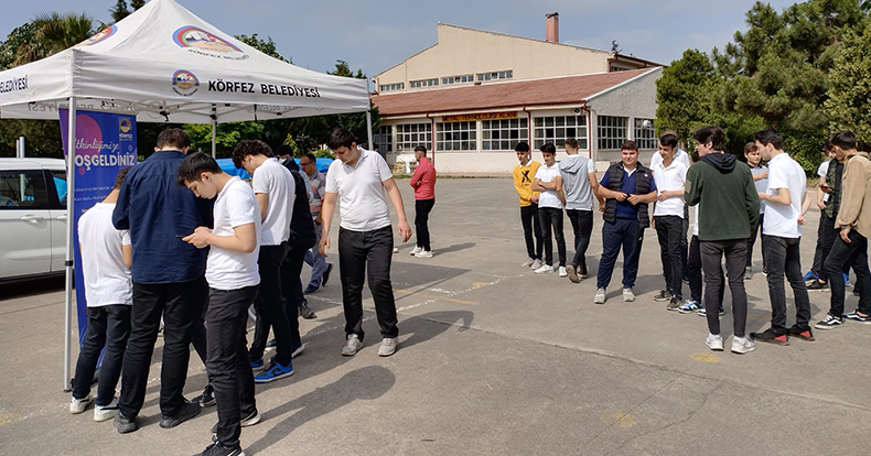 Körfez’de öğrencilerine sınav hediyesi