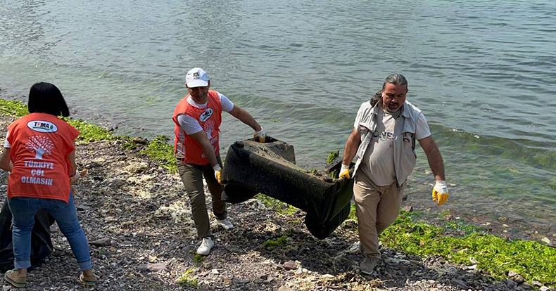 Körfez sahillerinde ‘çevre’ temizliği