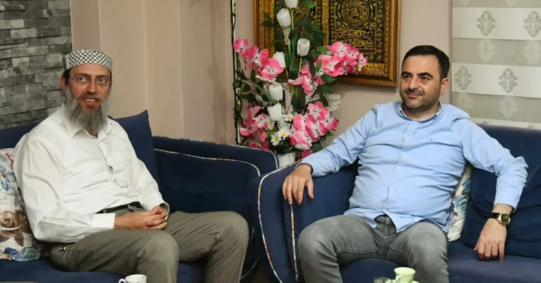 Başkan Özlü Umre’den Dönen Hemşehrilerini Ziyaret Etti