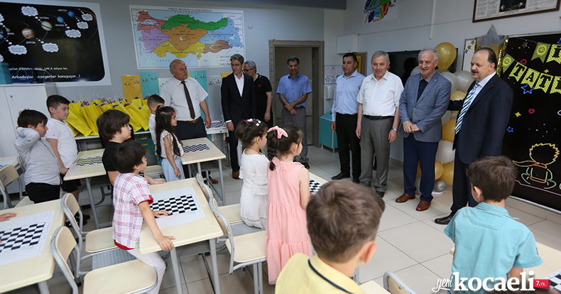 Derince’de Öğrencilerin Karne Heyecanı