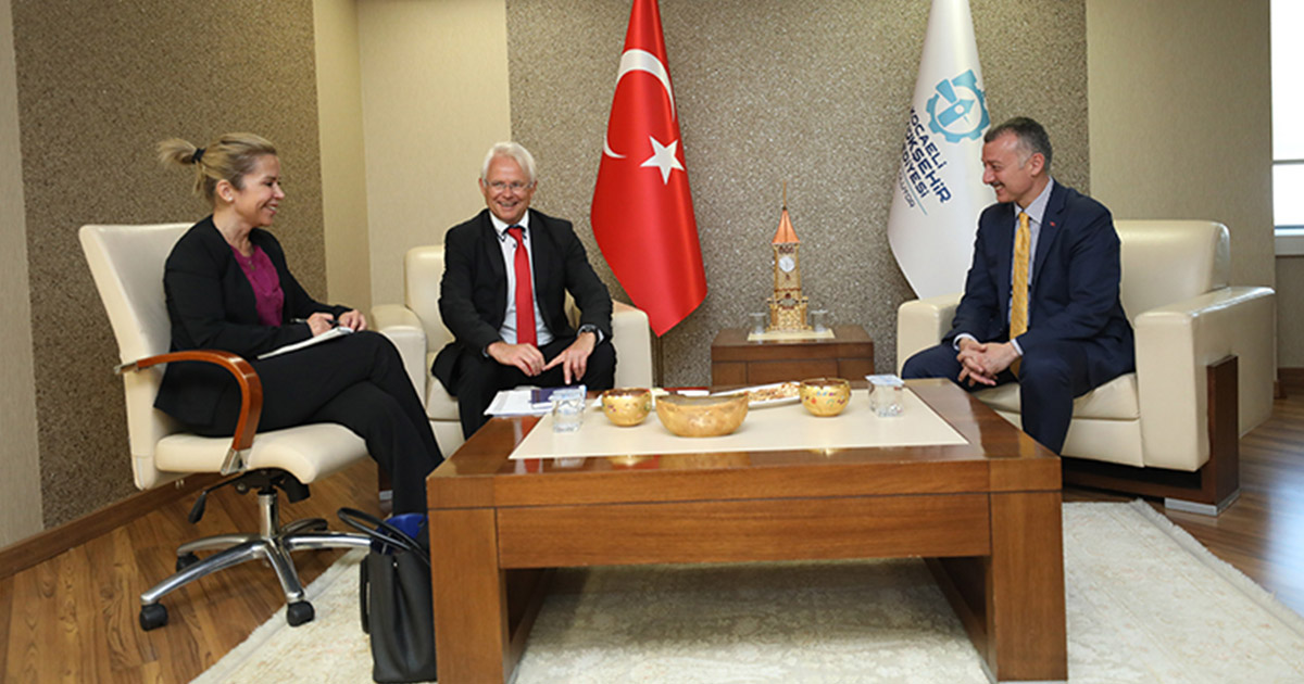 Başkan Büyükakın: Algılar gerçeğin önüne geçiyor ve dünya zaman kaybediyor