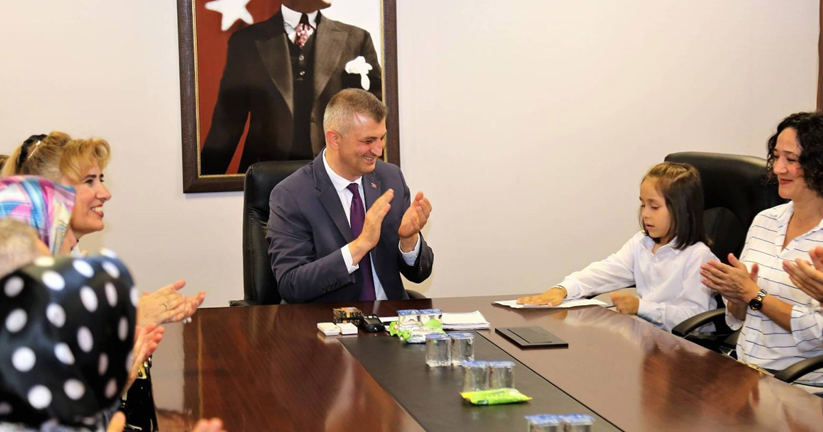 BAŞKAN SEZER İLÇENİN GURURU OLAN ÖĞRENCİLERLE BULUŞTU