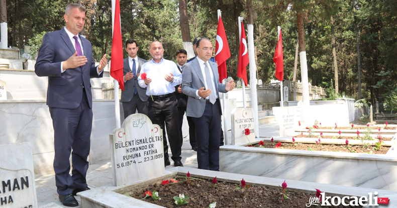 GÖLCÜK'TE BAYRAM ARİFESİNDE ŞEHİTLİK ZİYARET EDİLDİ