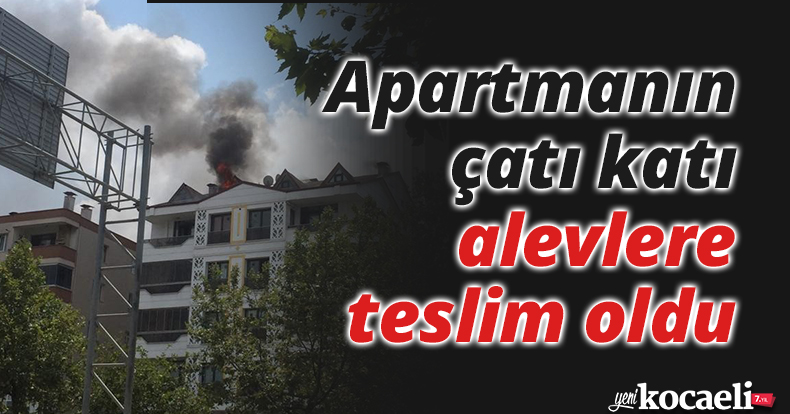 Apartmanın çatı katı alevlere teslim oldu, 2 daire kullanılmaz hale geldi
