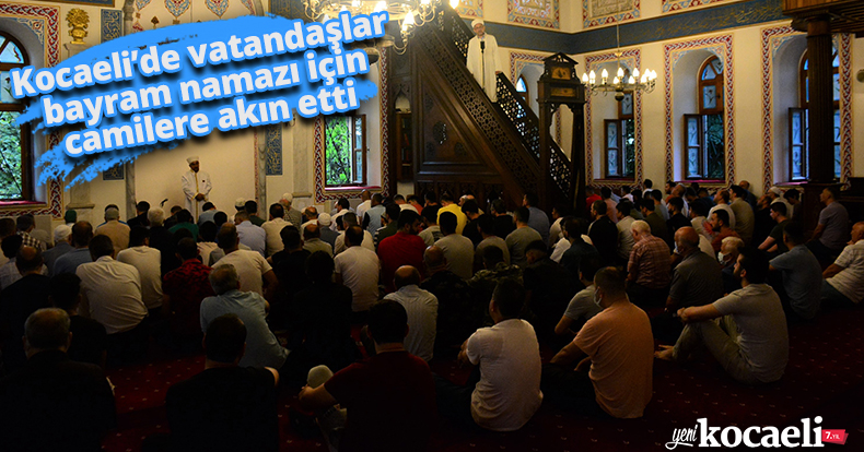 Kocaeli’de vatandaşlar bayram namazı için camilere akın etti