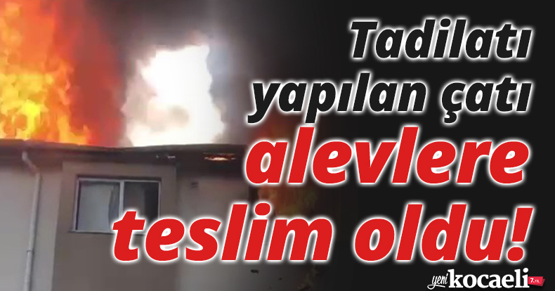 Tadilatı yapılan çatı bir anda alevlere teslim oldu