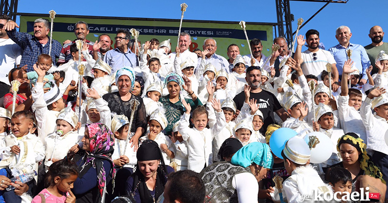 Toplu sünnet şöleninde 264 çocuk doyasıya eğlendi