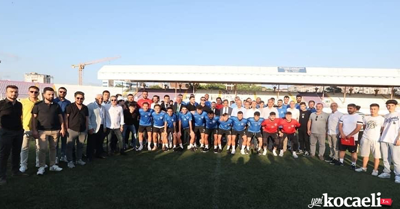 Mor menekşeler, sezonu dualarla açtı