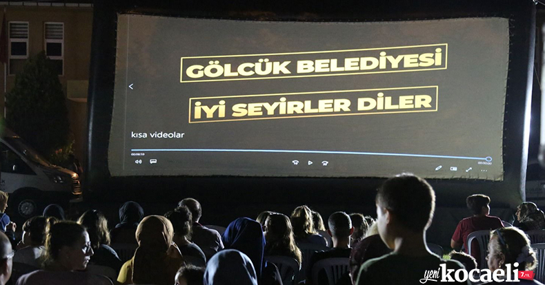 GÖLCÜKLÜLER AÇIK HAVA SİNEMA AKŞAMLARINI ÇOK SEVDİ