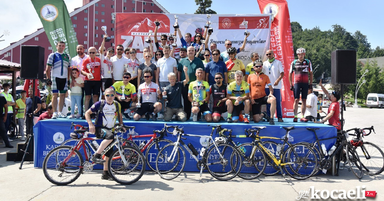 KARTEPE’DE ZAFER KUPASI SAHİPLERİNİ BULDU