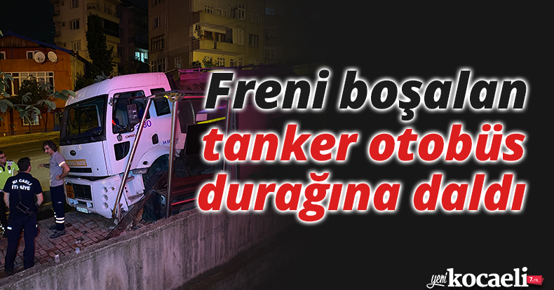Freni boşalan tanker otobüs durağına daldı