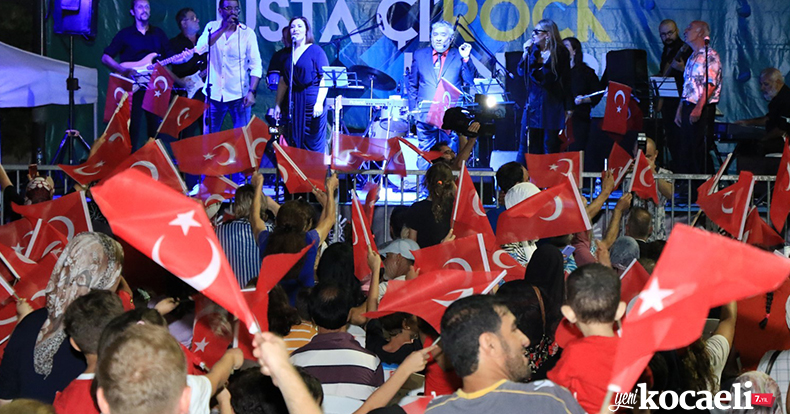  Usta Çı-Rock konseriyle geçmişe yolculuk yaptılar