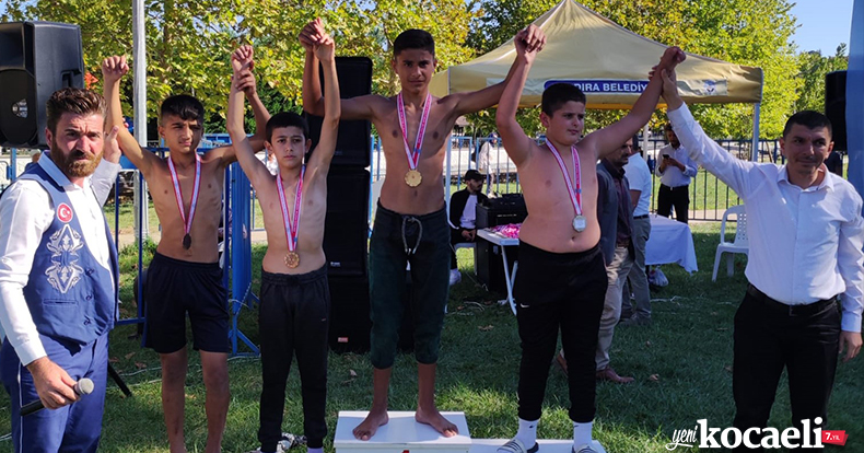 Körfezli genç güreşçiler madalya ile döndü