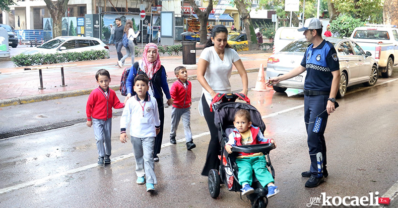 Okulların ilk gününde Büyükşehir Zabıtası görev başında olacak