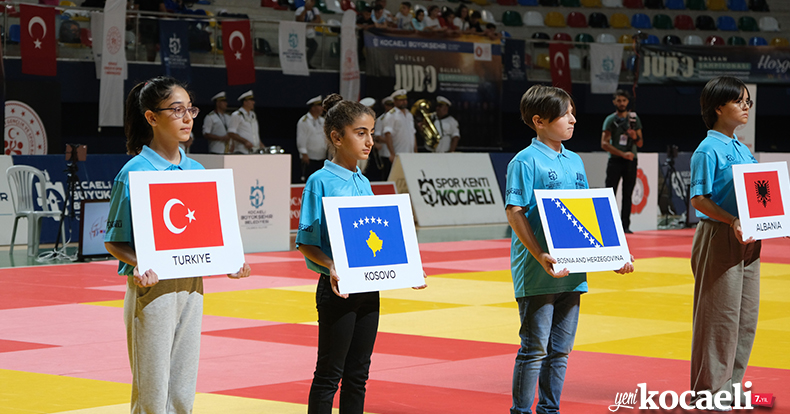 9 ülkeden 259 sporcu kozlarını Kocaeli'de paylaşıyor