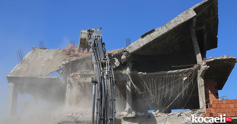 GÖLCÜK’TE YIKILAN ORTA HASARLI YA DA METRUK SAYISI 103 OLDU