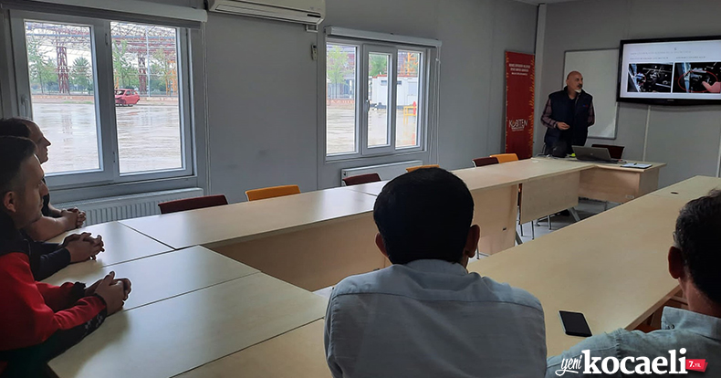 İtfaiyeciler, asansörden kurtarma eğitimi alıyor