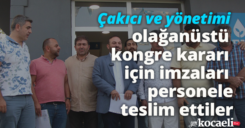 Olağanüstü Kongre için toplanan imzaları personele teslim ettiler