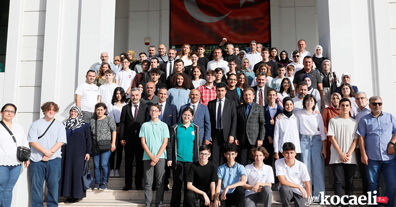 LGS ve YKS’de başarılı olan 90 öğrenciye altın verildi