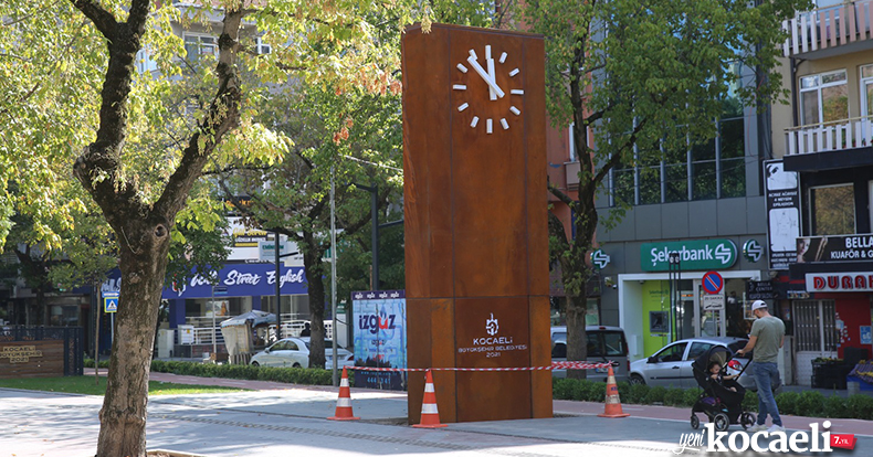 Cumhuriyet Bulvarı’nda saat kulesi önünde buluşalım