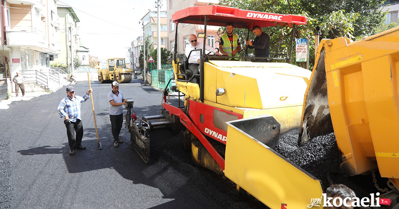 Başkan Bıyık asfalt makinesine bindi, ortaya bu kareler çıktı