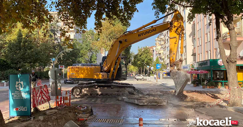 İzmit Atatürk Bulvarı’nda asfalt serimine başlandı