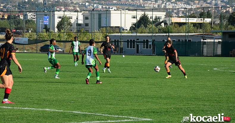 Ödünç ayakkabılarla Galatasaray'ı devirdiler