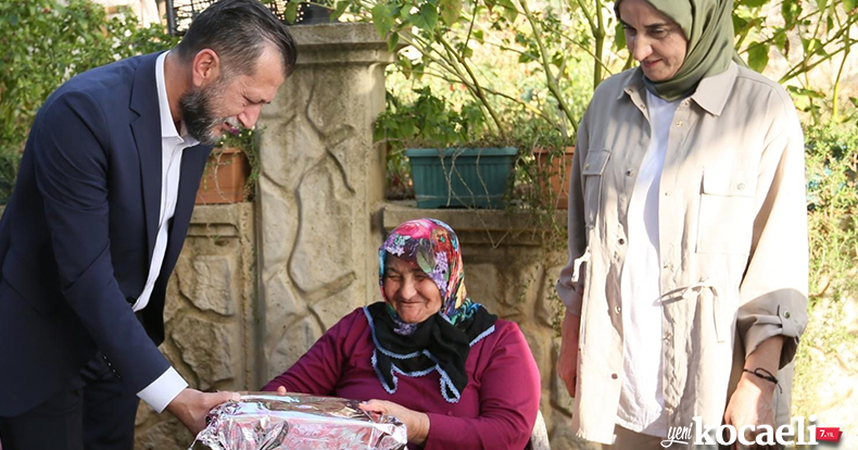 'Büyüklerimiz Başımızın Tacıdır'