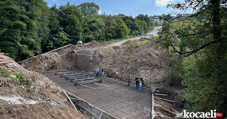 Başiskele Kahramanlar Caddesi’nde menfez yapılıyor