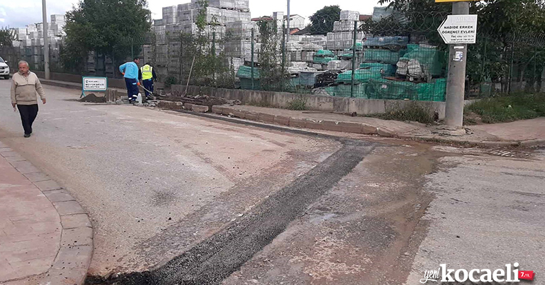 Yol Bakım Timi, Kozluk Mahallesi İsmail Kolaylı Caddesindeki talebe hızla cevap verdi
