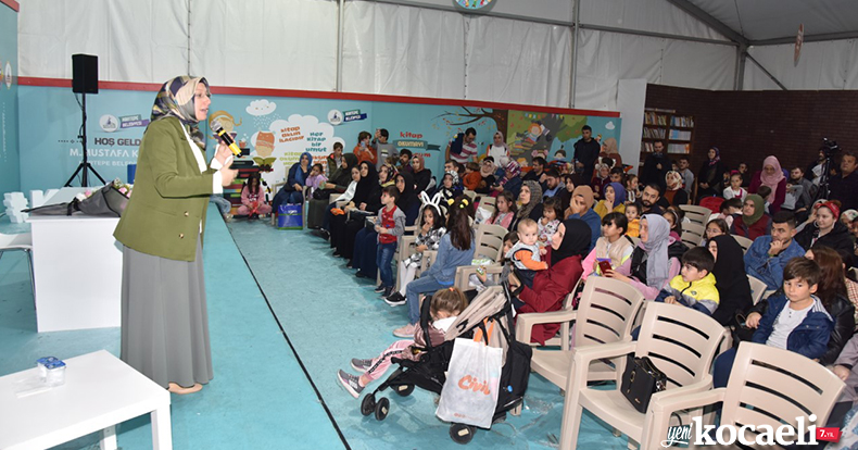 Kartepe'de Eğitimci – Yazar Merve Gülcemal'e yoğun ilgi