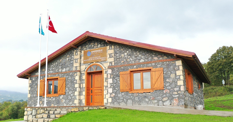 Hem muhtarlık hem kurs merkezi