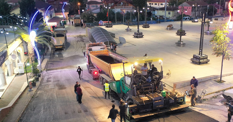 Başiskele’de Gece Gündüz Demeden Asfalt Çalışmalarına Devam