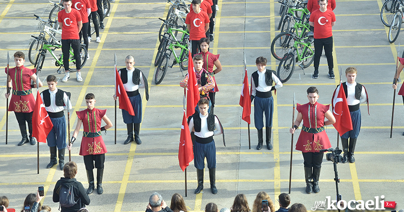 Bahçeşehir Koleji öğrencilerinden göz dolduran kutlama
