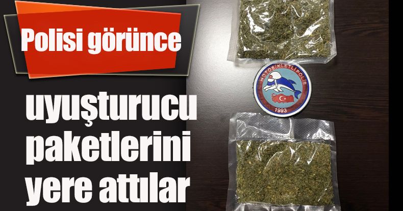 Polisi görünce uyuşturucu paketlerini yere attılar