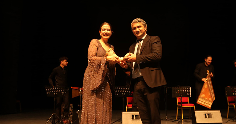 Büyük Önder Atatürk sevdiği şarkılarla anıldı