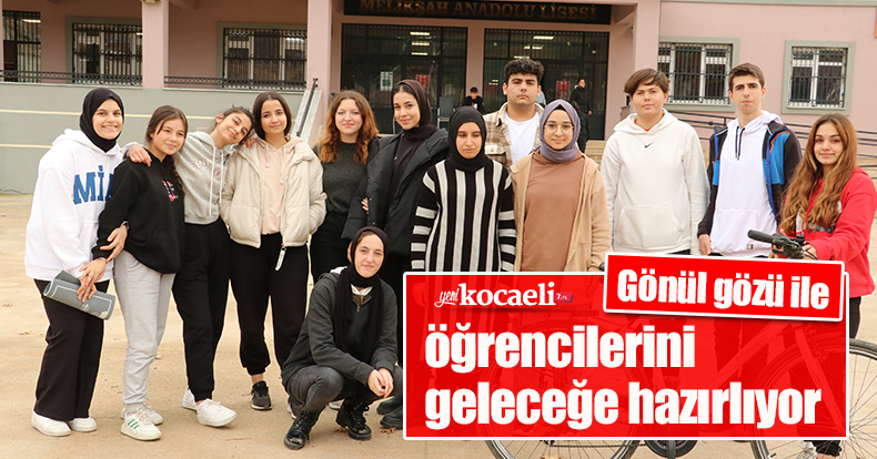 Gönül gözü ile öğrencilerini geleceğe hazırlıyor