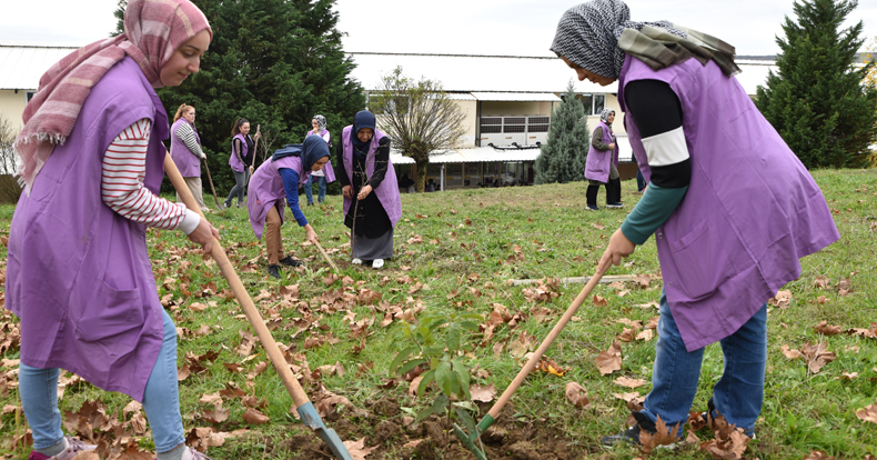 Metraco çevre duyarlılığını artırıyor, Bizimköy’ü ağaçlandırıyor