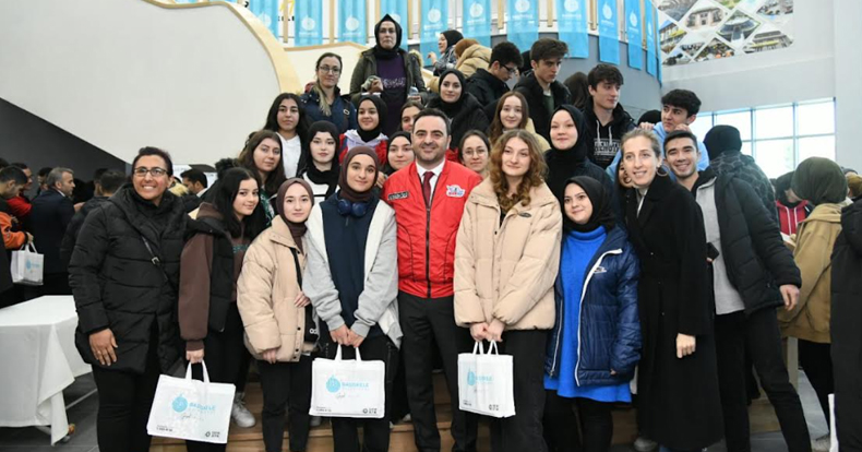 Başiskele’de Üniversiteye Hazırlanan Öğrencilere Destek 