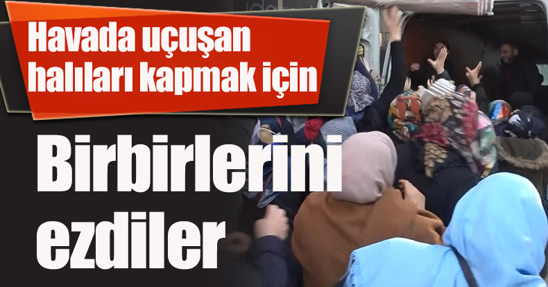 Havada uçuşan halıları kapmak için birbirlerini ezdiler