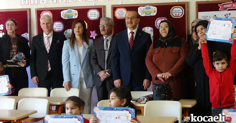 Kocaeli Valisi Seddar Yavuz Öğrencilerin karne heyecanını paylaştı