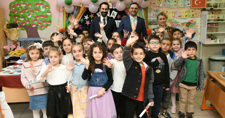 Başkan Özlü Öğrencilerin Karne Heyecanına Ortak Oldu