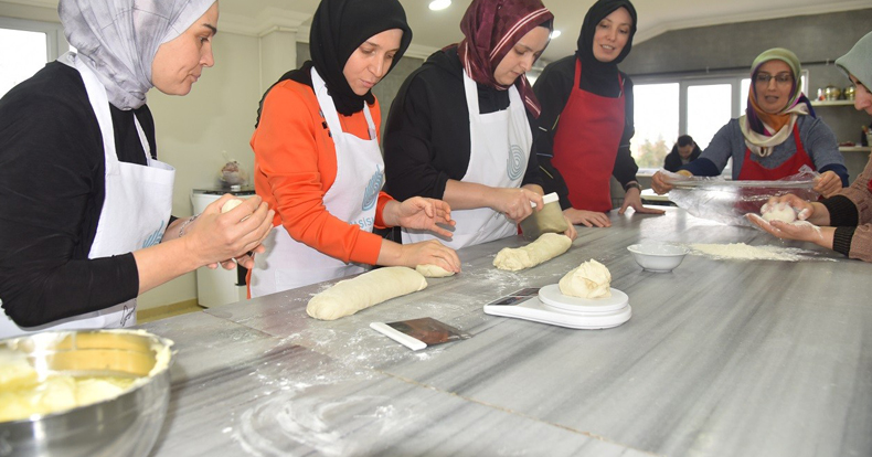 Geleceğin şefleri, Boşnak böreği yapımında hünerlerini sergiledi