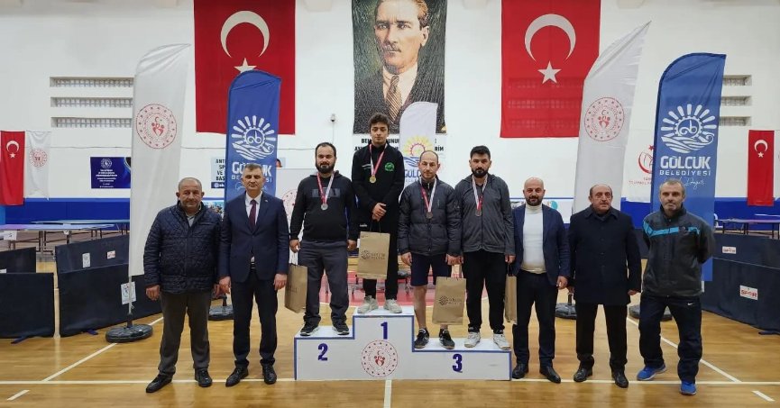 GÖLCÜK’TE MASA TENİSİNİN EN İYİ SPORCULARI BELİRLENDİ
