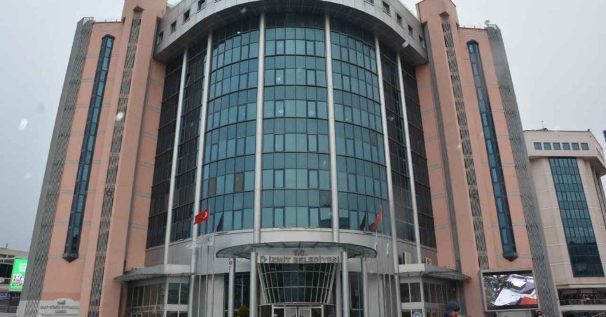 İZMİT BELEDİYESİ BU ŞİKÂYETLERİ GÖRMÜYOR MU?